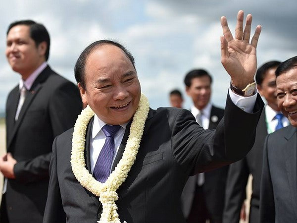 Prime Minister arrives in Cambodia for CLV9 ảnh 1