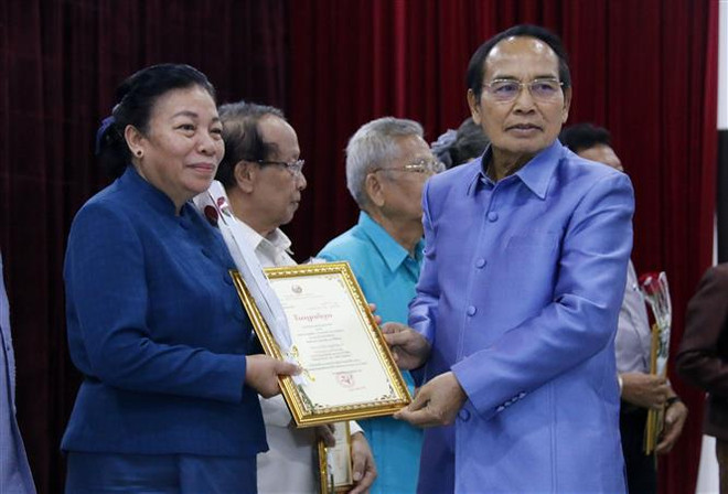 Laos honours winners of writing contest on special relations with Vietnam ảnh 1 Laos honours winners of writing contest on special relations with Vietnam ảnh 1
