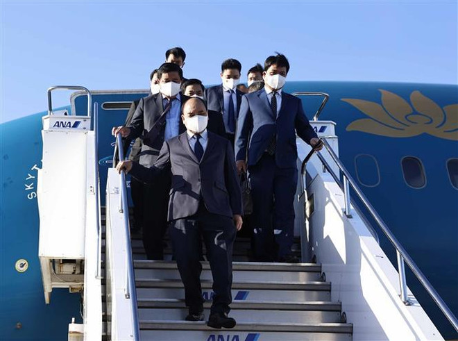 President arrives in Tokyo for late Japanese PM's funeral ảnh 1 President arrives in Tokyo for late Japanese PM's funeral ảnh 1