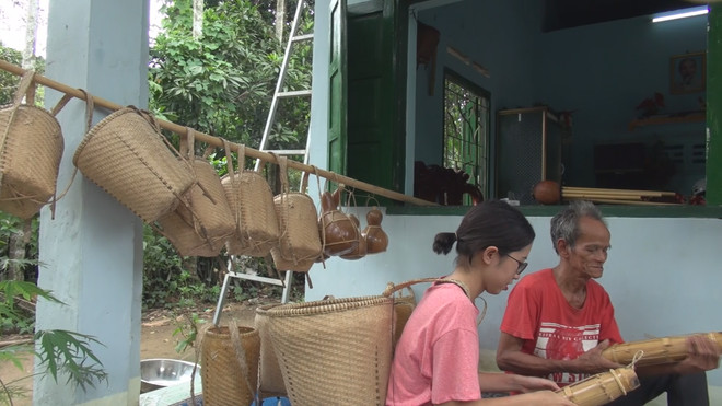 Artisan carries on Raglai traditional craft ảnh 3