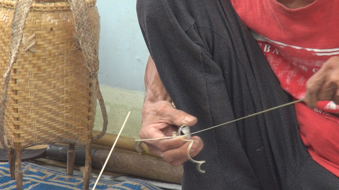 Artisan carries on Raglai traditional craft ảnh 4