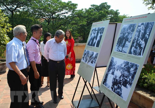 Exhibition marks Hanoi’s liberation celebrations in 1954 ảnh 1 Exhibition marks Hanoi’s liberation celebrations in 1954 ảnh 1