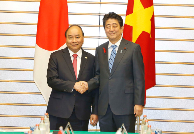Vietnamese, Japanese PMs hold talks in Tokyo ảnh 1 Vietnamese, Japanese PMs hold talks in Tokyo ảnh 1