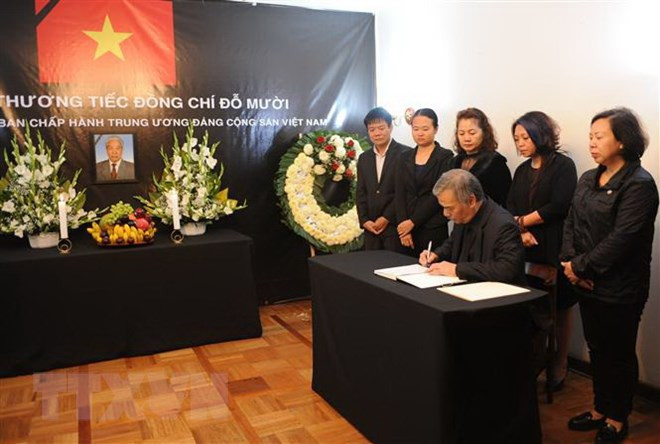 Tribute-paying services held for former Party chief across the world ảnh 2 Tribute-paying services held for former Party chief across the world ảnh 2