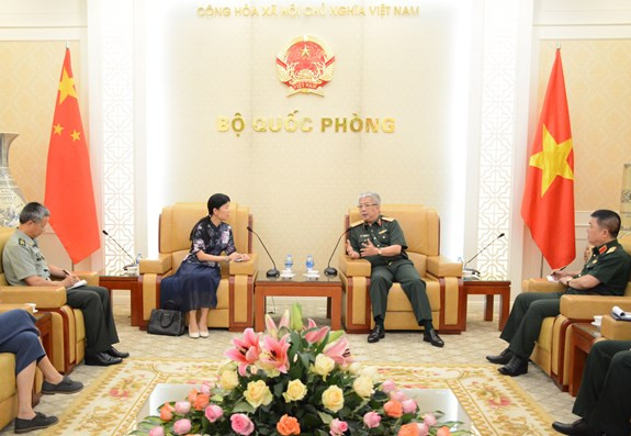 Deputy Defence Minister welcomes Chinese Charge d’affaires ảnh 1