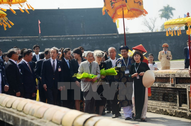Japanese Emperor, Empress visit Hue ancient capital ảnh 1