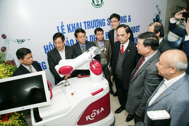 Bach Mai hospital uses robots in joint, neurological surgeries ảnh 1 Bach Mai hospital uses robots in joint, neurological surgeries ảnh 1