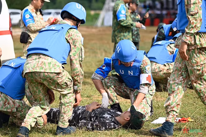Field exercise held to improve prospective peacekeepers' capacity ảnh 1