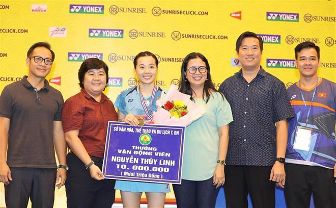 Nguyen Thuy Linh wins trophy at Vietnam Open 2023 badminton tournament ảnh 2 Nguyen Thuy Linh wins trophy at Vietnam Open 2023 badminton tournament ảnh 2