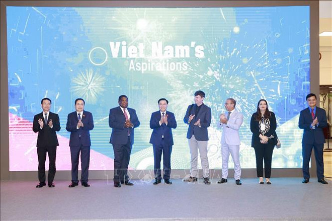 “Make in Vietnam” innovative products introduced to global young parliamentarians ảnh 1 “Make in Vietnam” innovative products introduced to global young parliamentarians ảnh 1