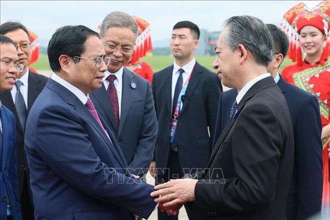 Prime Minister returns to Hanoi after attending CAEXPO, CABIS in China ảnh 2