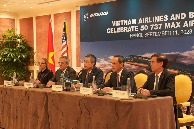 Vietnam Airlines, Boeing reach 10-billion-USD deal for Boeing 737 Max jets ảnh 2