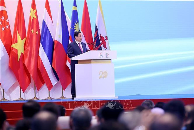 Vietnam hopes to become goods entrepot between ASEAN and China: PM ảnh 3