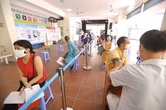 Majority of seriously ill COVID patients have not been fully vaccinated ảnh 1