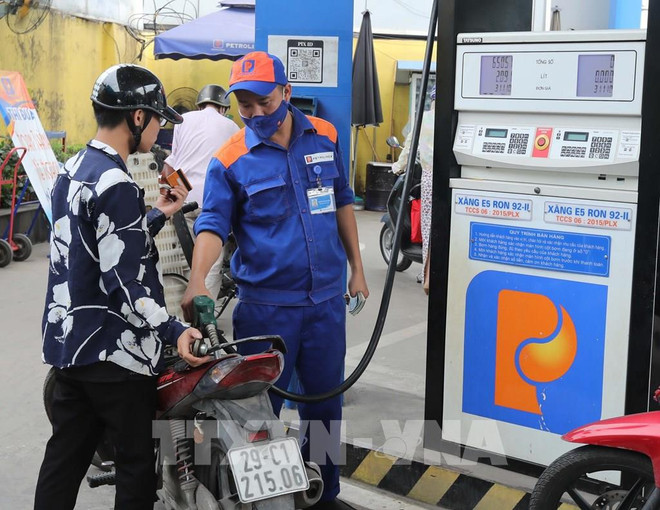 Petrol prices plunge for third consecutive time ảnh 1