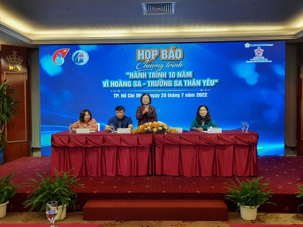 10-year journey connects seas, islands lovers ảnh 2