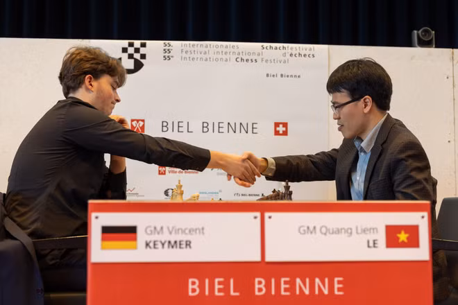 Le Quang Liem earns Grandmaster Triathlon title at Biel Int’l Chess Festival ảnh 1
