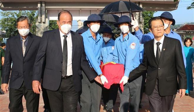 Southern provinces hold reburial, memorial services for fallen soldiers ảnh 1