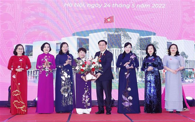 Top legislator lauds contributions of female NA deputies to nation ảnh 1