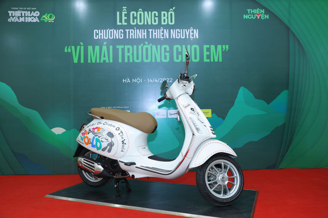 Seven art works, items to be auctioned to raise funds for mountainous schools ảnh 1 Seven art works, items to be auctioned to raise funds for mountainous schools ảnh 1