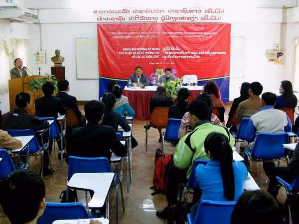 Vietnam helps train Laos' reporters ảnh 1