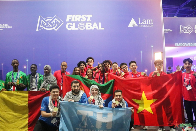 Vietnamese students win gold medal at world’s largest robotic competition ảnh 2 Vietnamese students win gold medal at world’s largest robotic competition ảnh 2