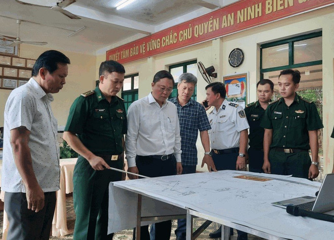 PM instructs urgent search for missing fishermen off Song Tu Tay Island ảnh 1