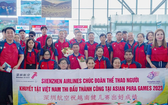 Vietnamese athletes depart for fourth ASIAN Para Games ảnh 1