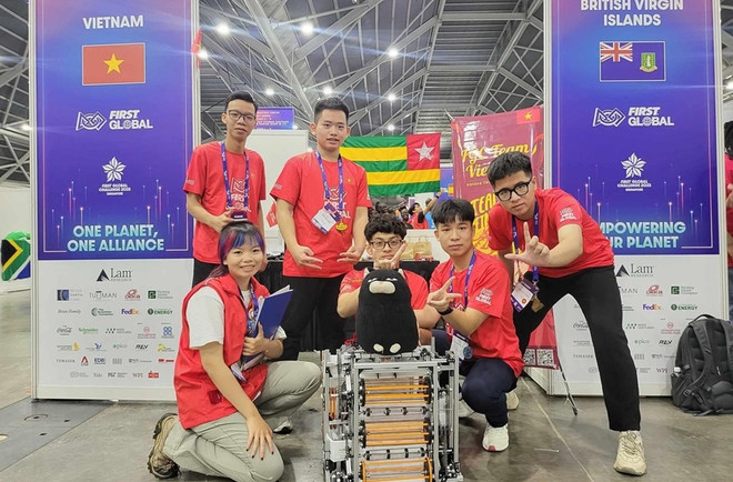 Vietnamese students win gold medal at world’s largest robotic competition ảnh 1