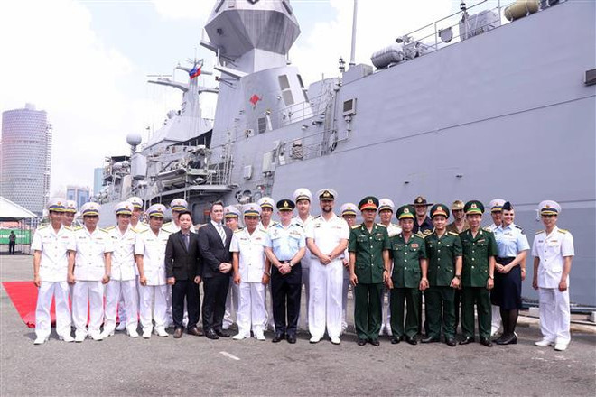 Royal Australian Navy ship visits Vietnam ảnh 2 Royal Australian Navy ship visits Vietnam ảnh 2