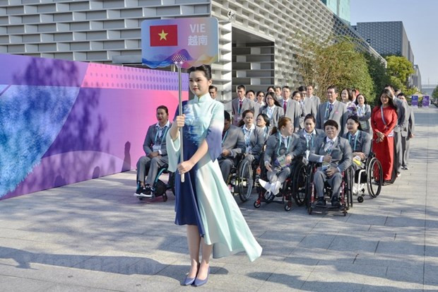 Vietnamese flag flies at Asian Para Games Village ảnh 1