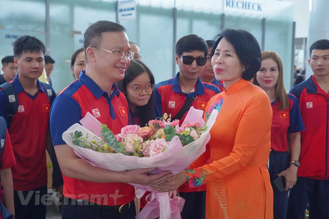 Vietnamese athletes depart for fourth ASIAN Para Games ảnh 2