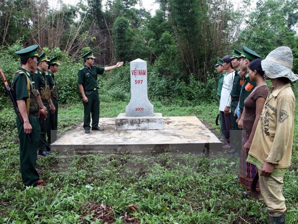 Vietnam, Laos provinces review border marker planting project ảnh 1 Vietnam, Laos provinces review border marker planting project ảnh 1