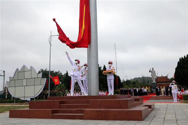Flagpole inaugurated on Quang Ninh's Co To island ảnh 1