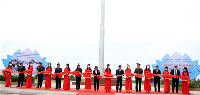 Flagpole inaugurated on Quang Ninh's Co To island ảnh 2