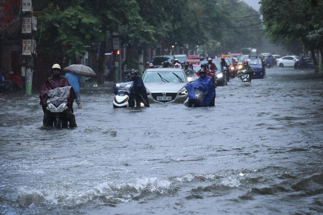 Two die as storm Sinlaku sweeps through northern provinces ảnh 1