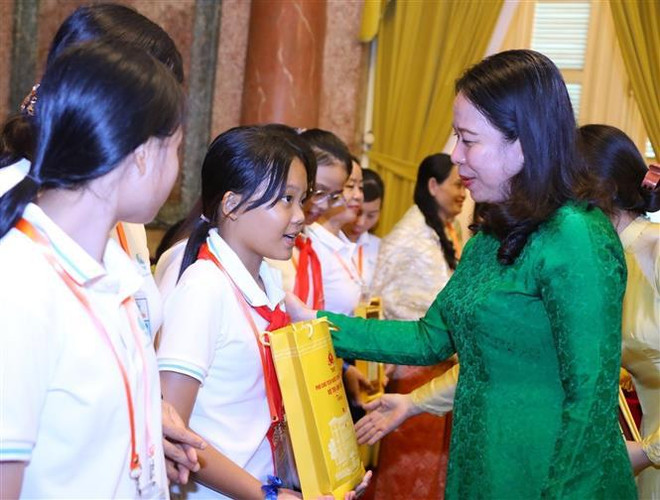 Vice President meets with delegates to Sunflower Summer Camp ảnh 2