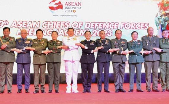 Vietnam shows responsible engagement at ASEAN Chiefs of Defence Forces Meeting ảnh 1