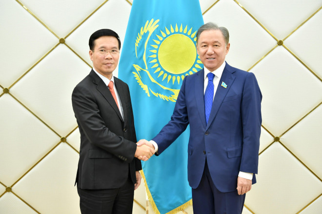Politburo member Vo Van Thuong visits Kazakhstan ảnh 1