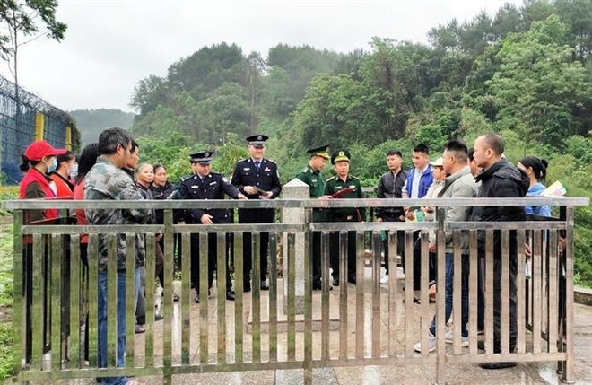 Vietnam, China raise public awareness of laws in border areas ảnh 1