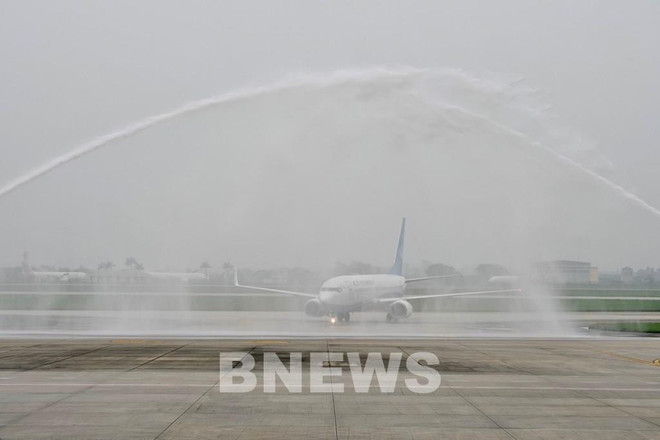 China's Xiamen Airlines operates first flight from Xiamen to Hanoi ảnh 1