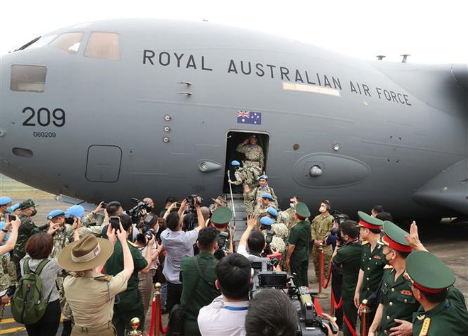 Global integration in politics, national defence, security sees positive results ảnh 1
