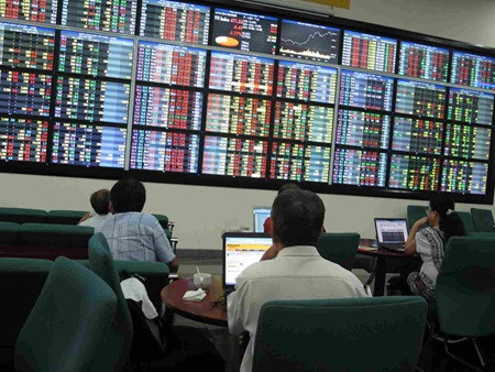 Vietnamese shares up on consumer confidence ảnh 1