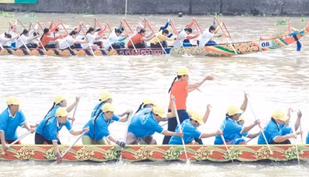 Khmer festival takes to the water ảnh 1