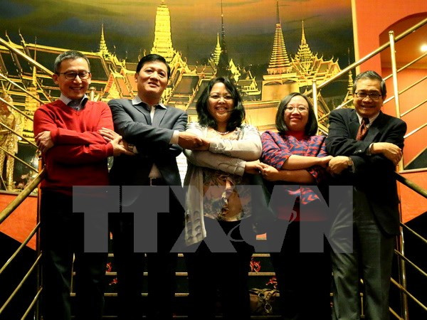 ASEAN diplomats hold exchange in Prague ảnh 1