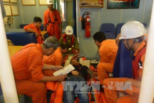 Da Nang authorities give Chinese sailor timely rescue ảnh 1