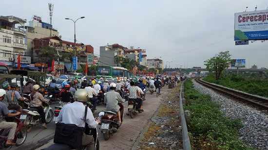 Measures taken to tackle traffic jams in Hanoi ảnh 1