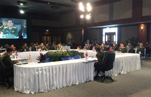 Vietnam attends ASEAN army chiefs’ meeting in Philippines ảnh 1