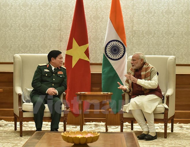 Defence Minister visits India, meets Modi ảnh 1
