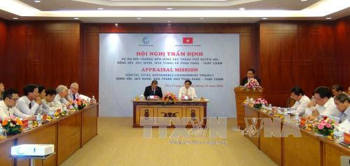 WB, central provinces meet on environmental sanitation project ảnh 1